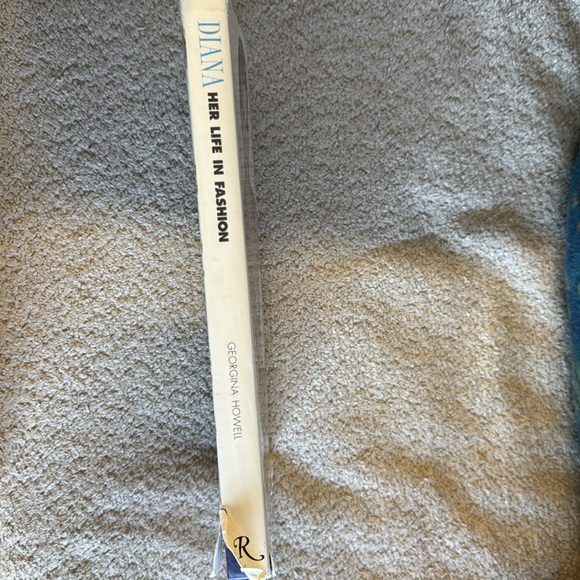 Princess Diana, her life in fashion coffee table book - Picture 7 of 9